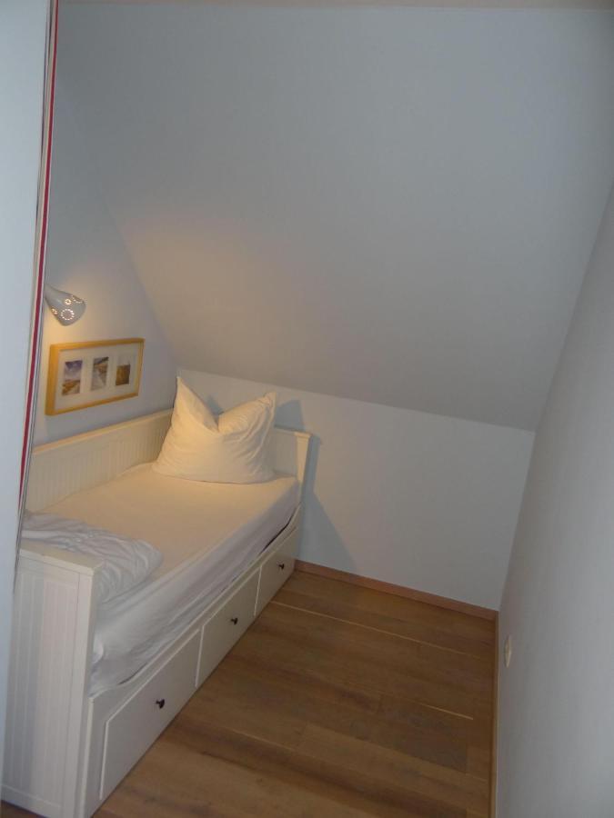 Ferienwohnung-Dg-Im-Reetdachhaus-Im-Ort-Welt Ngoại thất bức ảnh