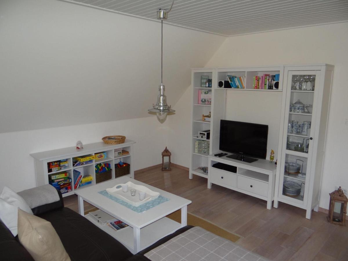 Ferienwohnung-Dg-Im-Reetdachhaus-Im-Ort-Welt Ngoại thất bức ảnh