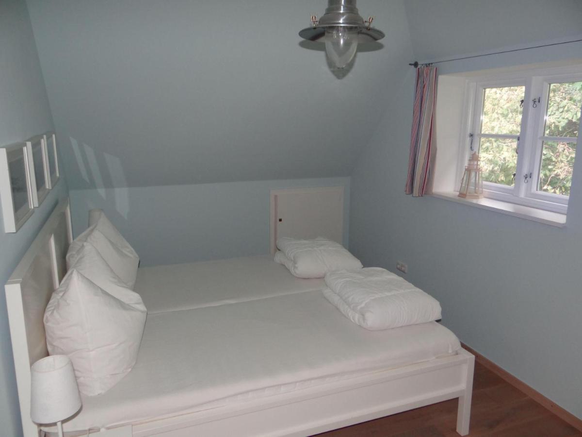Ferienwohnung-Dg-Im-Reetdachhaus-Im-Ort-Welt Ngoại thất bức ảnh